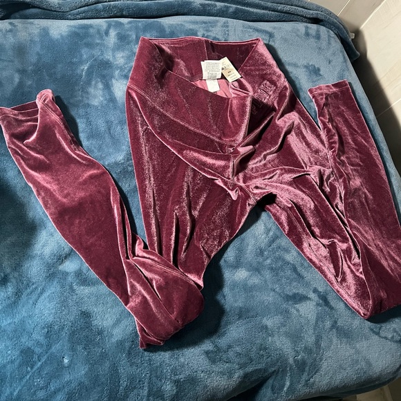 NWT Velvet Victoria Secret Leggings - Picture 3 of 4